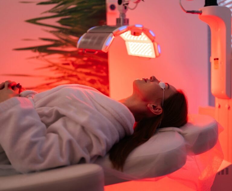 A practical guide to red light serum for skin health